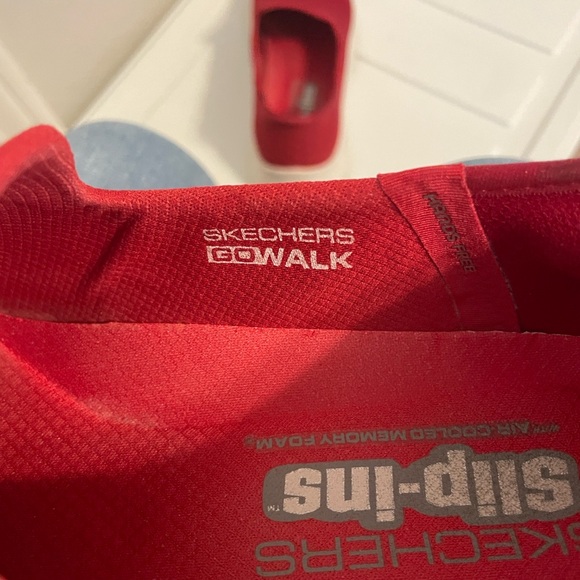 Skechers Slip In Red GoWalk sneakers. Size 9 women’s - Picture 4 of 4